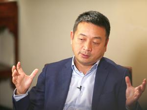 体育品牌电竞新品亮相，潮流风尚引领潮流