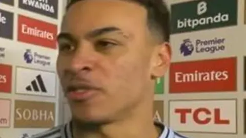 《曼联瞄准冠军领航者：恩里克成热门新帅人选，冠军气场引期待》